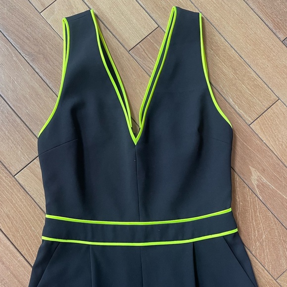 Alice + Olivia Jeri Black Neon Green Piped Jumpsuit | Sleeveless V-Neck Size 2 - Picture 4 of 13